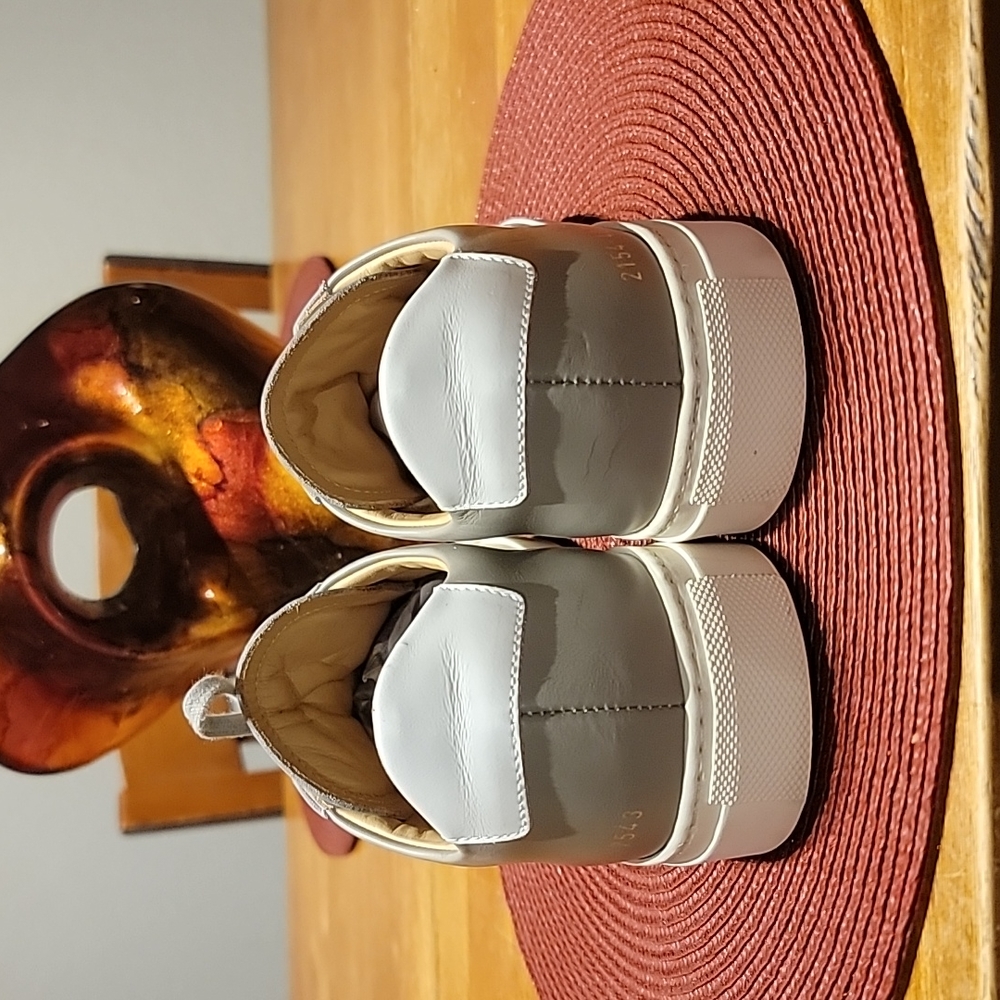 Common Projects sneaker. Size 10 - Picture 5 of 11